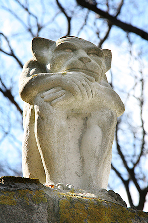 Hammond_Castle-Gargoyle-New_England_Views_ffktjx